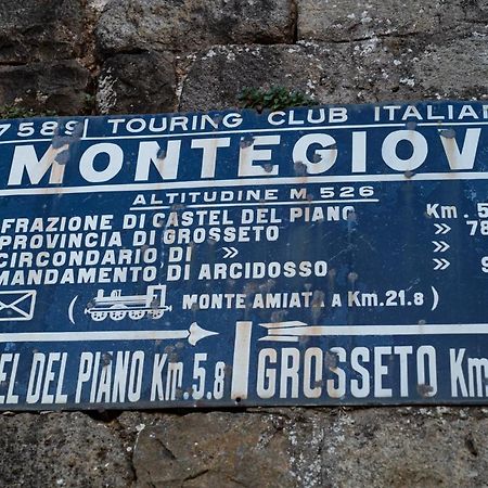 Casa Angolo Cantina Nel Castello Montegiovi Exterior foto