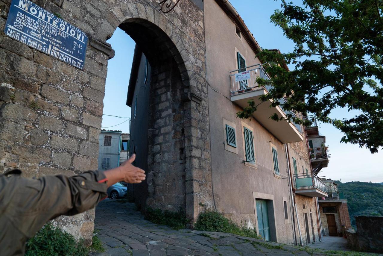 Cantina Nel Castello Montegiovi Exterior foto