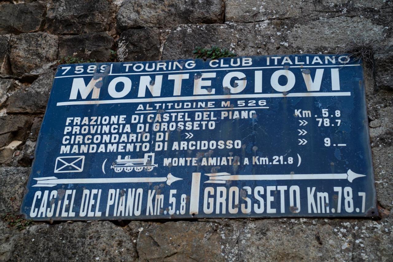 Casa Angolo Cantina Nel Castello Montegiovi Exterior foto