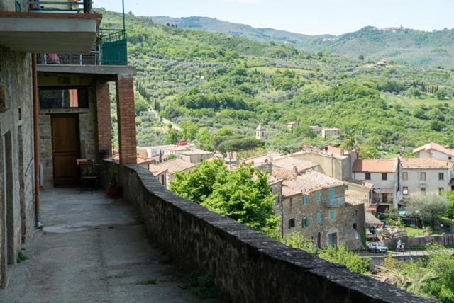 Casa Angolo Cantina Nel Castello Montegiovi Exterior foto